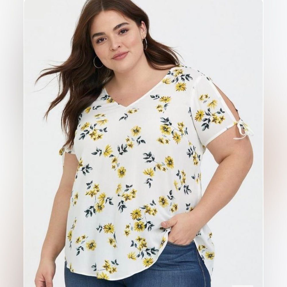 Torrid Rayon Crepe Tie Sleeve Top Floral Size 2 2x